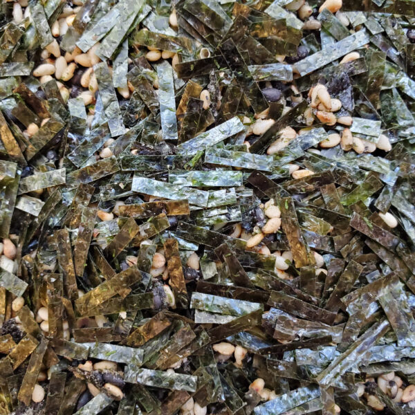 furikake aux algues nori et sésames blanc et noir